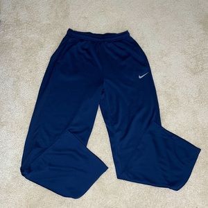 Nike Dri-Fit pants in navy; Size: Kids XL